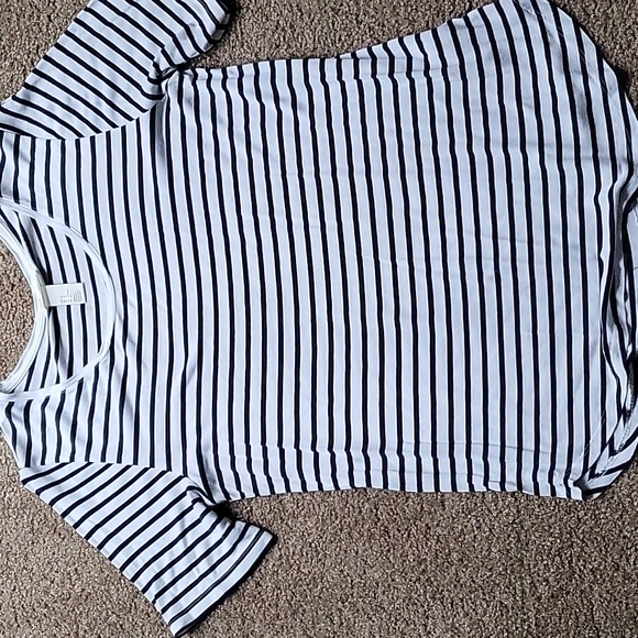 T-shirt - Picture 3 of 3